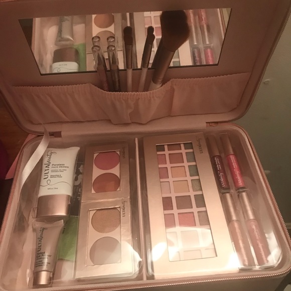 Cosmetics - Picture 4 of 8